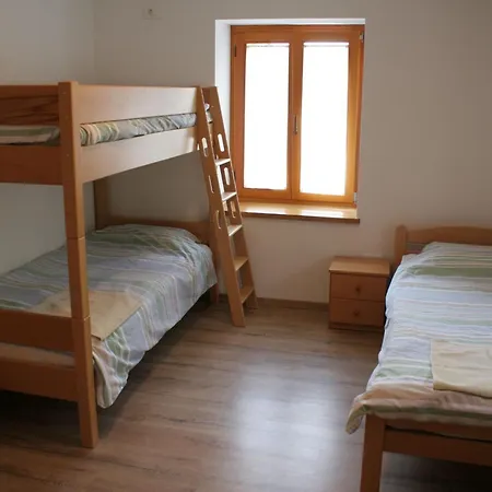 Riverside Rustic Ridge With Balcony - Three Bedroom With Balcony شقة Slap ob Idrijci