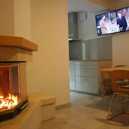 شقة Riverside Rustic Ridge With Balcony - Three Bedroom With Balcony