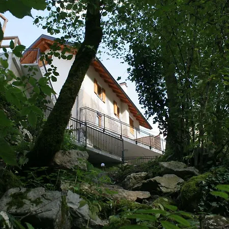 شقة Riverside Rustic Ridge With Balcony - Three Bedroom With Balcony Slap ob Idrijci