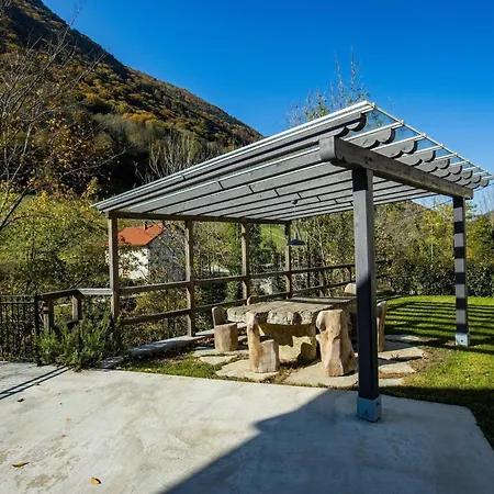 Riverside Rustic Ridge With Balcony - Three Bedroom With Balcony