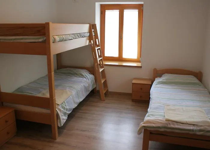 Riverside Rustic Ridge With Balcony - Three Bedroom With Balcony شقة Slap ob Idrijci