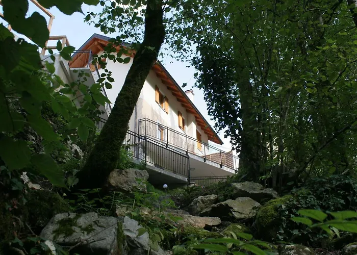 شقة Riverside Rustic Ridge With Balcony - Three Bedroom With Balcony Slap ob Idrijci