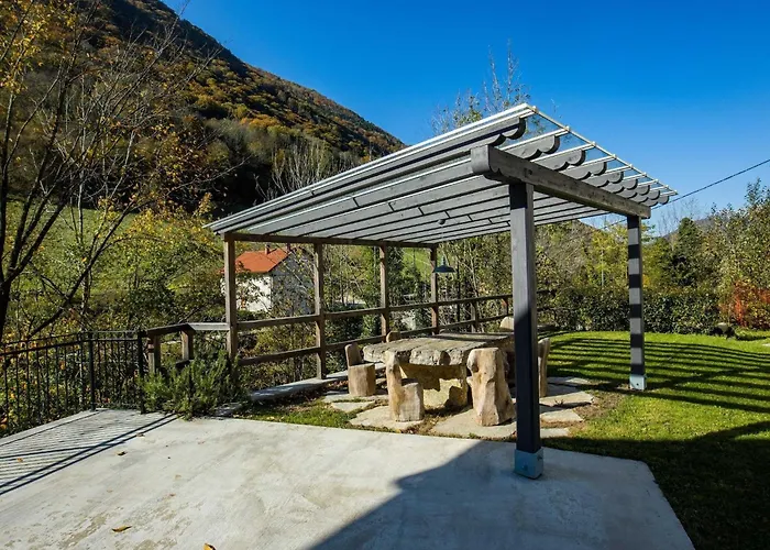 Riverside Rustic Ridge With Balcony - Three Bedroom With Balcony